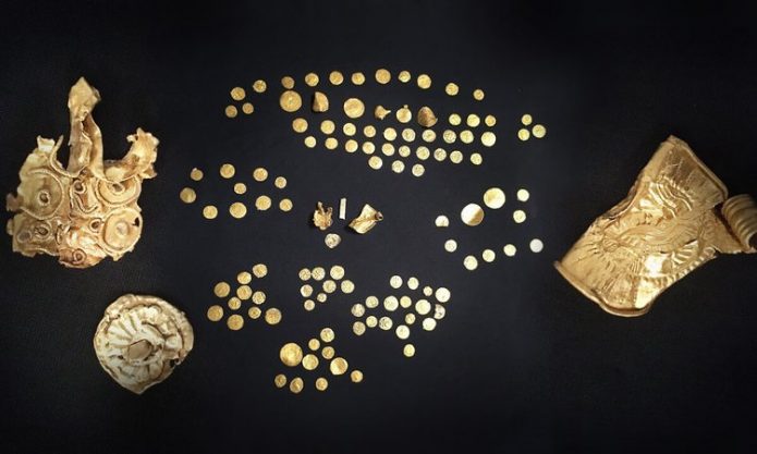 Metal Detectorist Unearths Largest Anglo-Saxon Treasure Hoard Ever ...